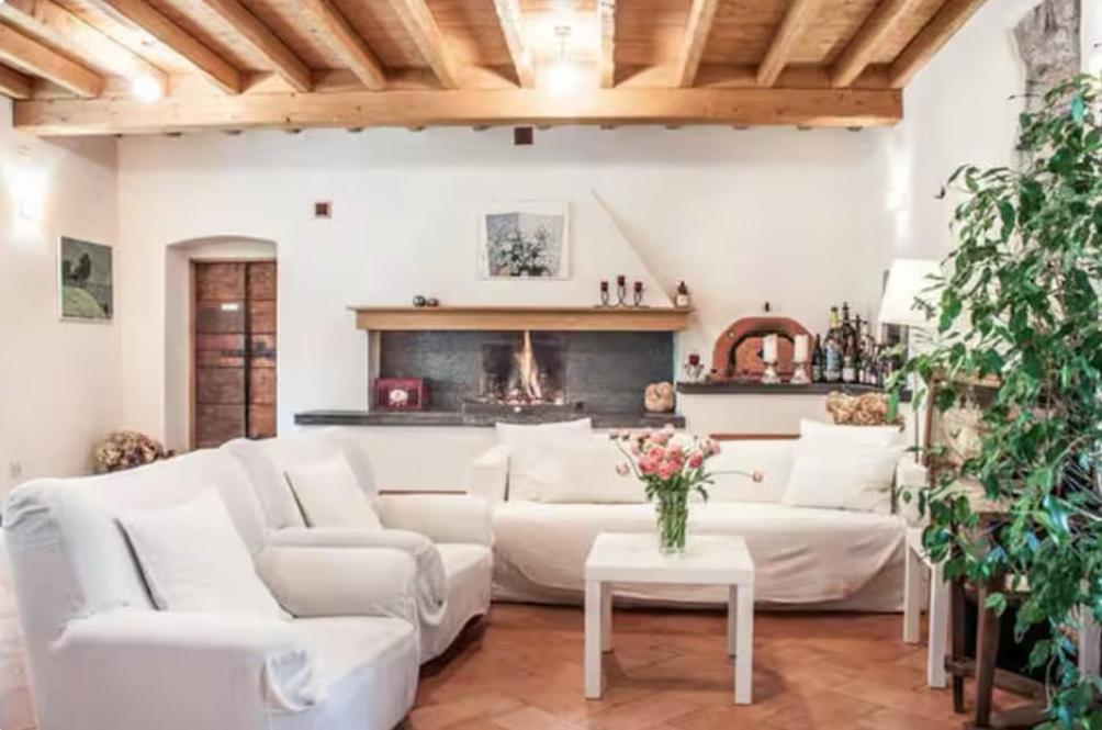Torre Del Barbarossa Foresteria Bed & Breakfast Mandello del Lario