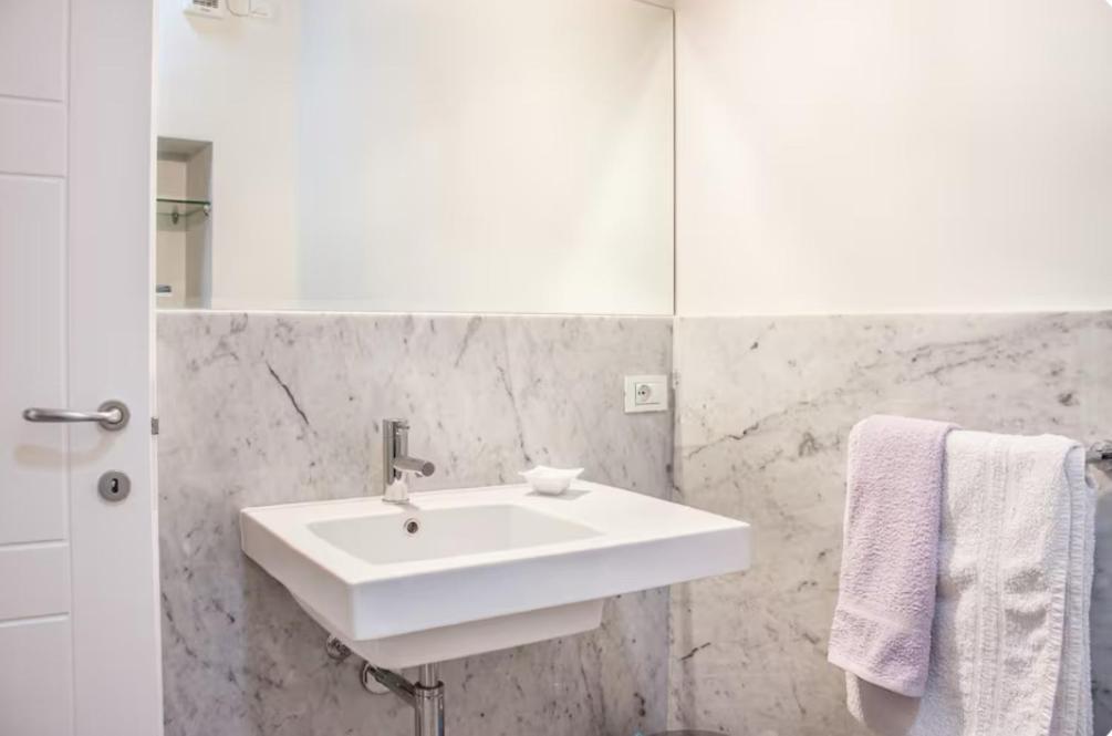 Torre Del Barbarossa Foresteria Bed & Breakfast Mandello del Lario
