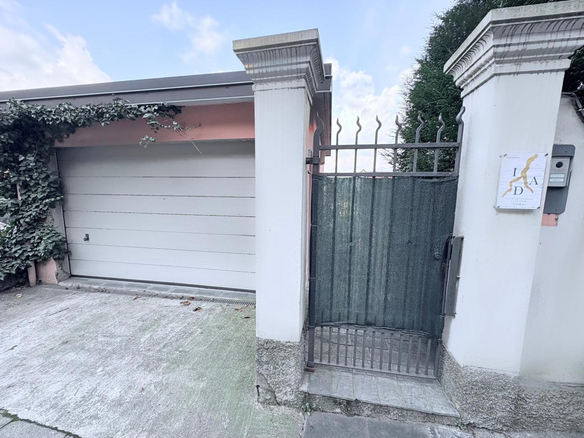 I D'a Charming Penthouse - View- Como- House-130 Mt-2 Double Bedrooms And 2 Double Bathrooms A Spacious Living Room-full Equipped Kitchen-private Garden And Terrace-private Covered Parking Apartment