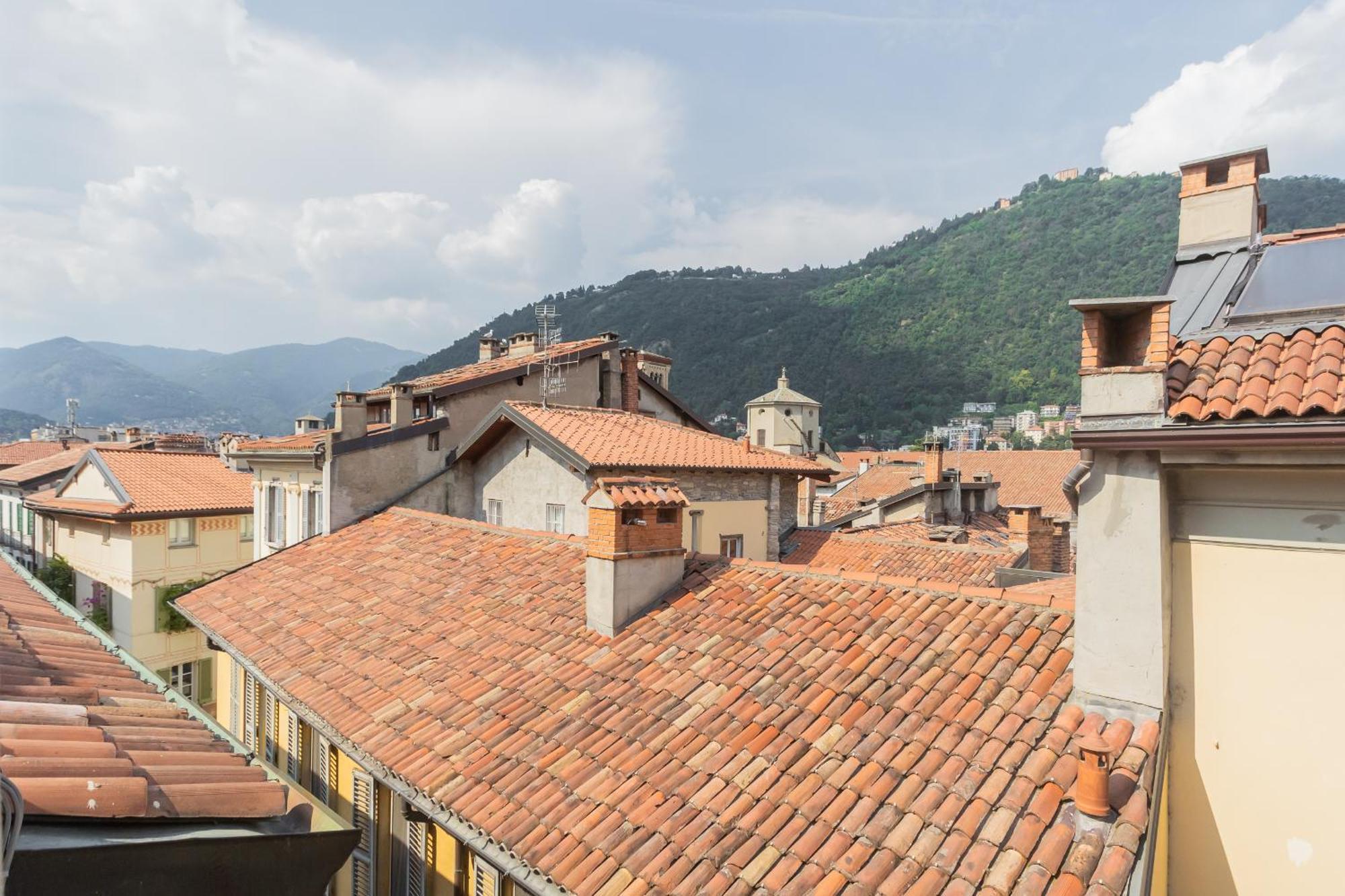 Rooftop Nest In Center By Rent Como