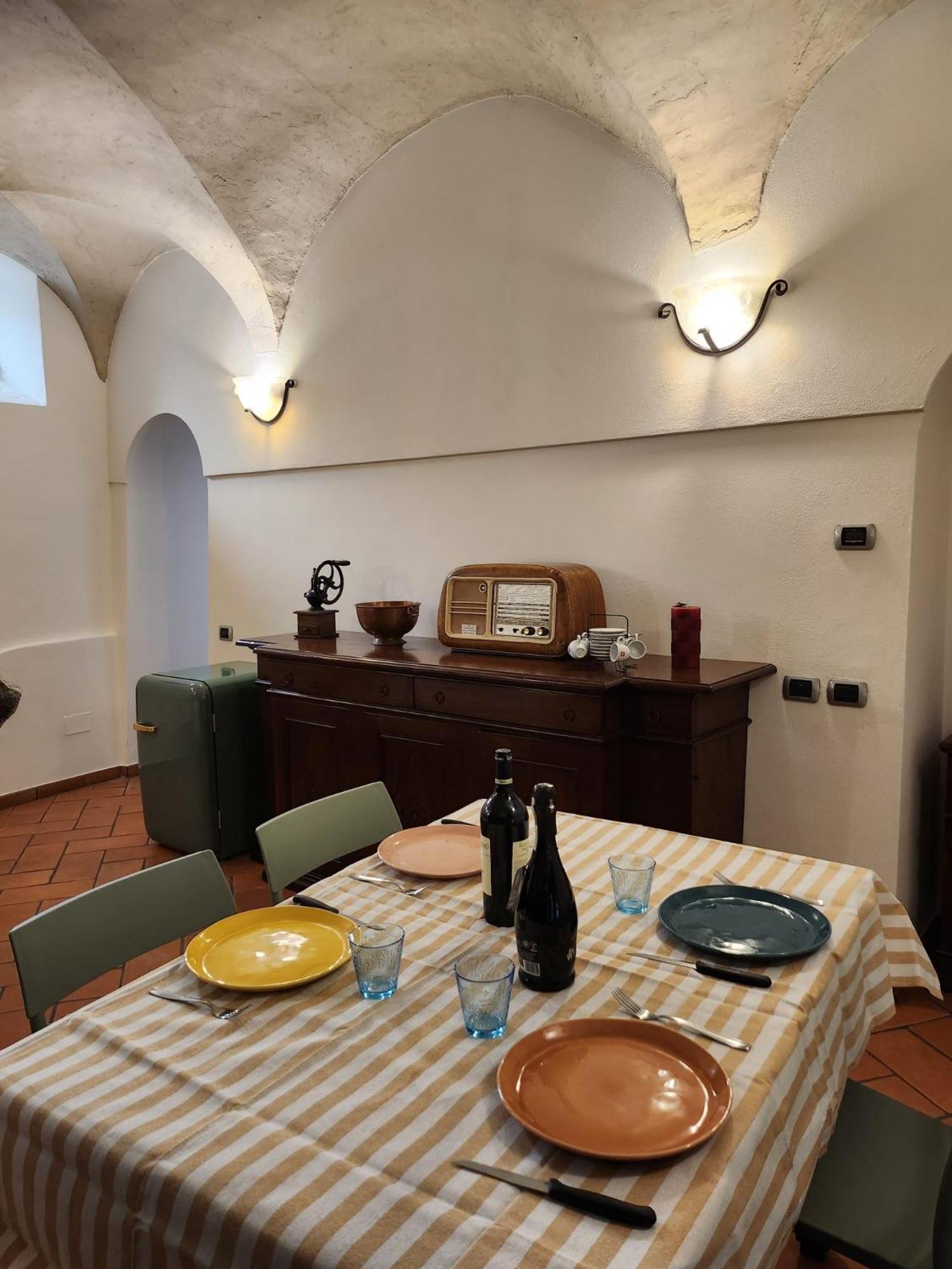 The Courtyard Of The 6 Arches Apartment *