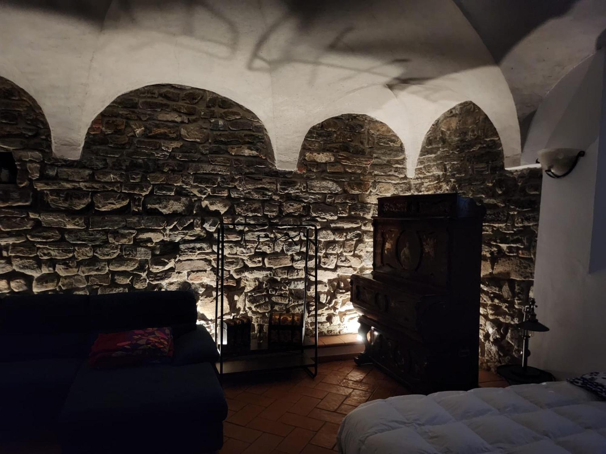 The Courtyard Of The 6 Arches Apartment Garlate