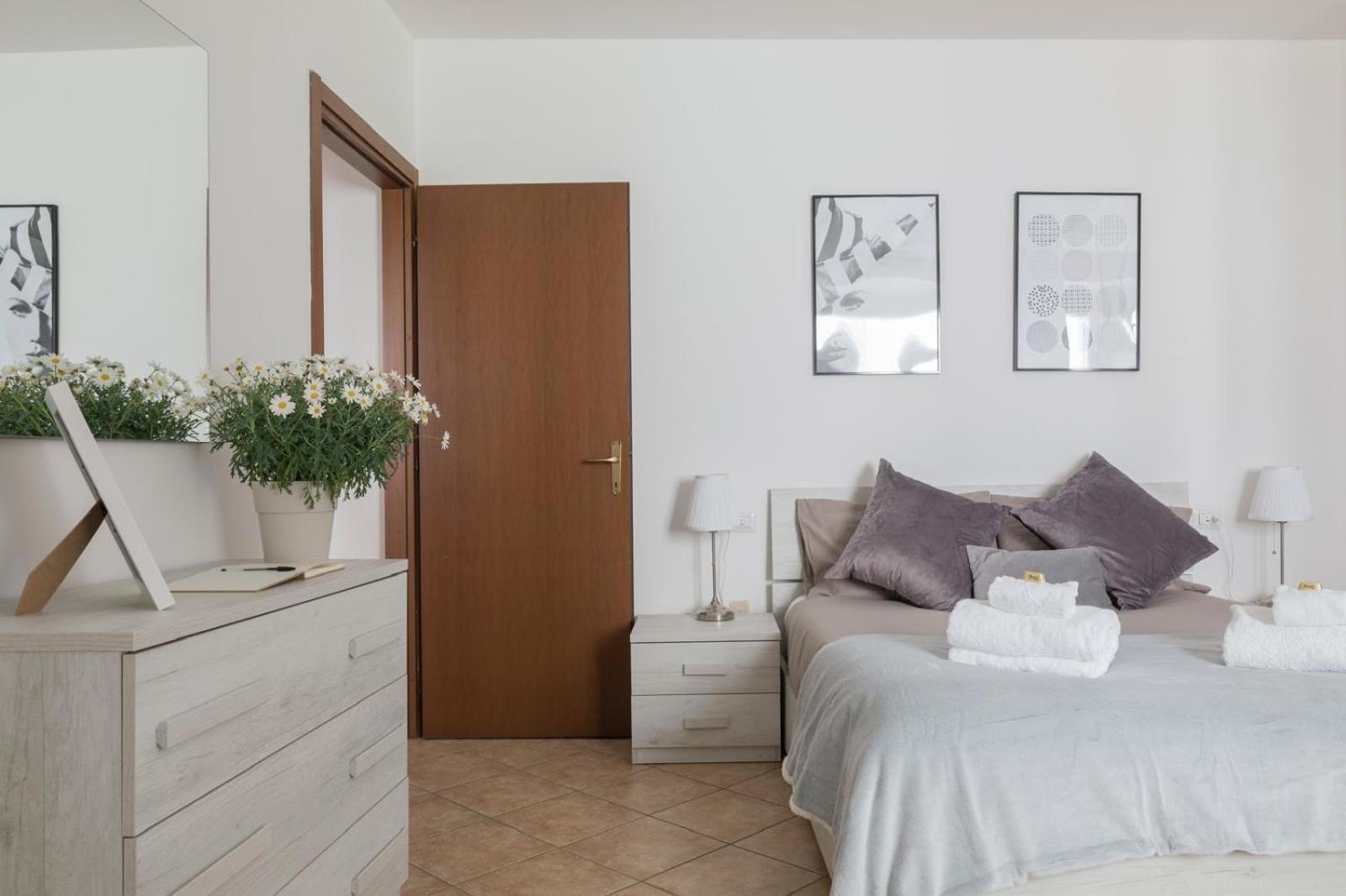 Aura-elegant In The Heart Of *