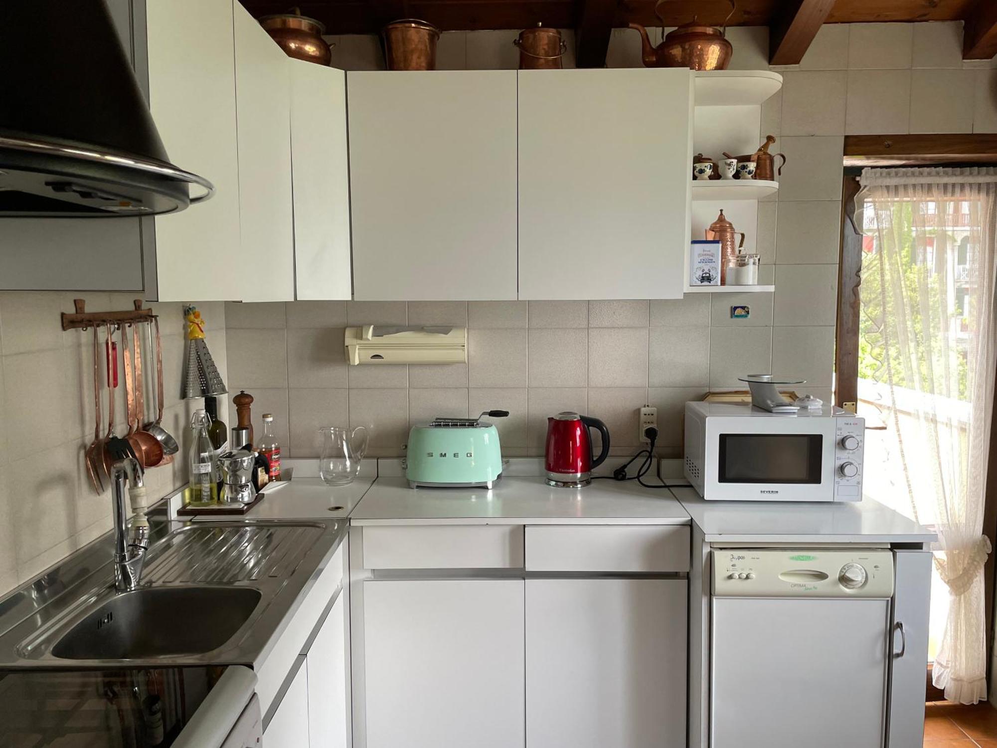 Beautiful Flat With View And Access To The Apartment *
