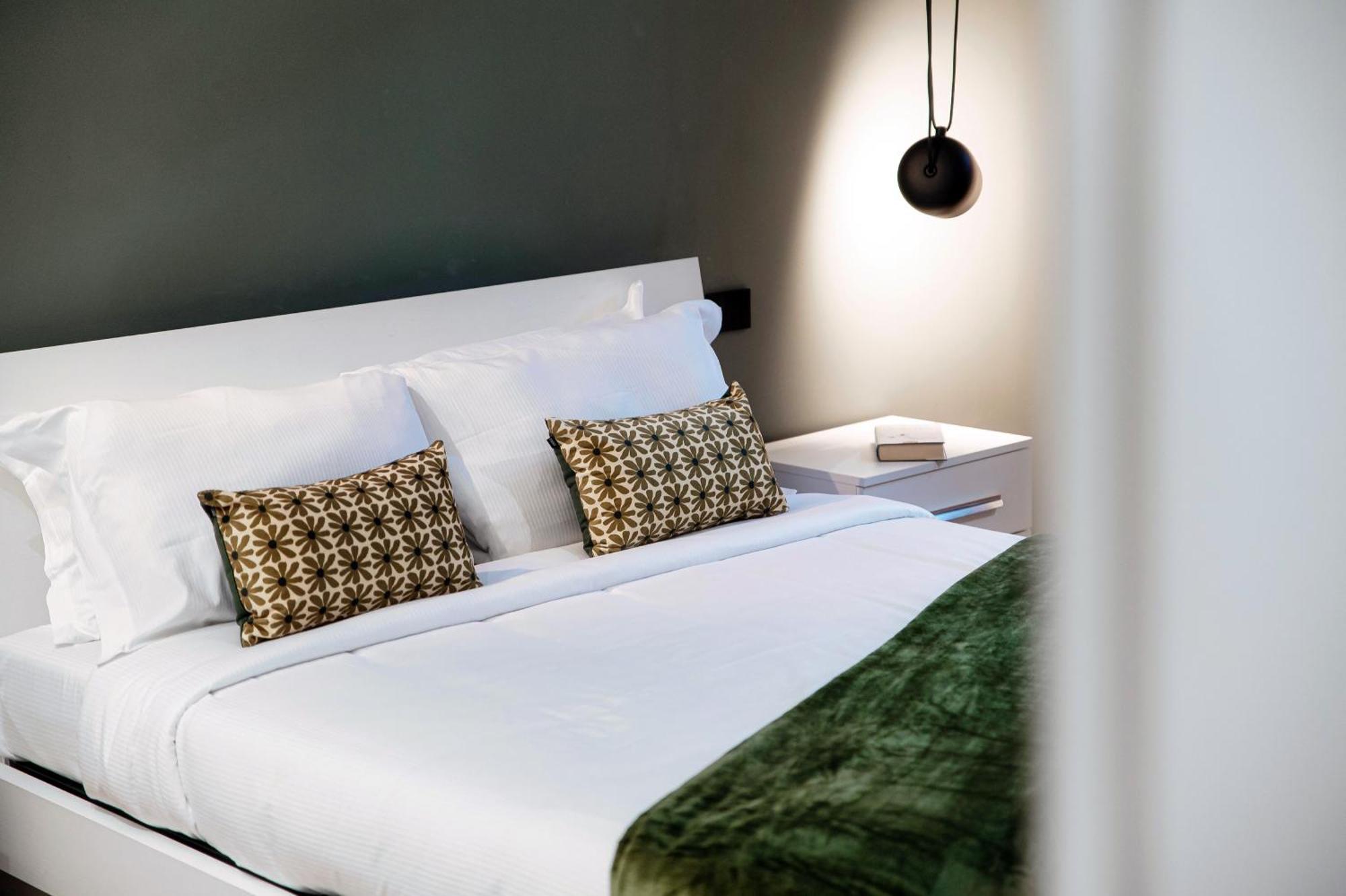 Hidden - By Myhomeincomo Apartment Como
