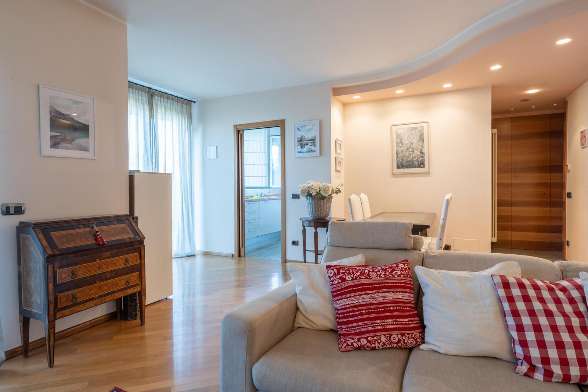 - In 5 Minutes From Lecco Center Apartment *