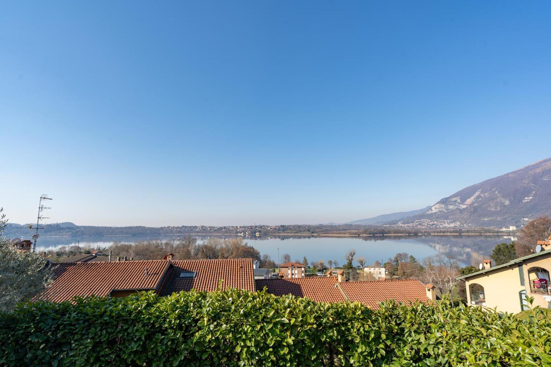 - In 5 Minutes From Lecco Center Apartment Galbiate
