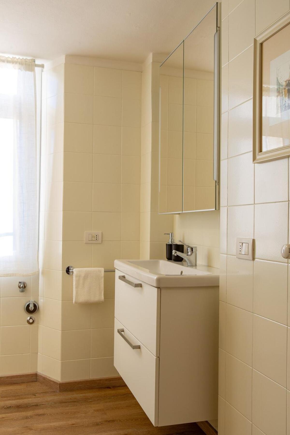Ponente - Balcony, Free Parking,close To * Como