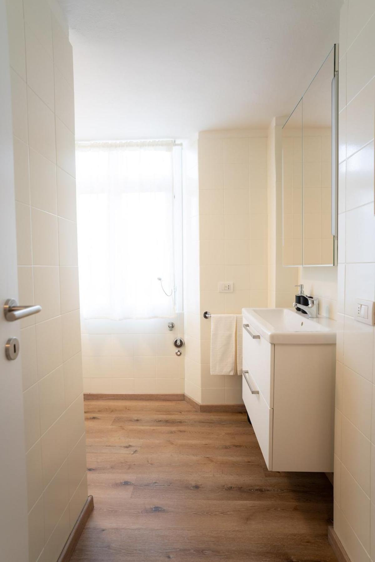 Apartment Ponente - Balcony, Free Parking,close To