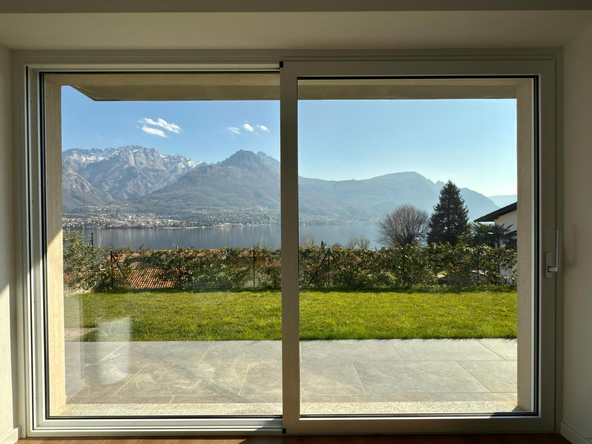 Apartment Elda With Garden And View