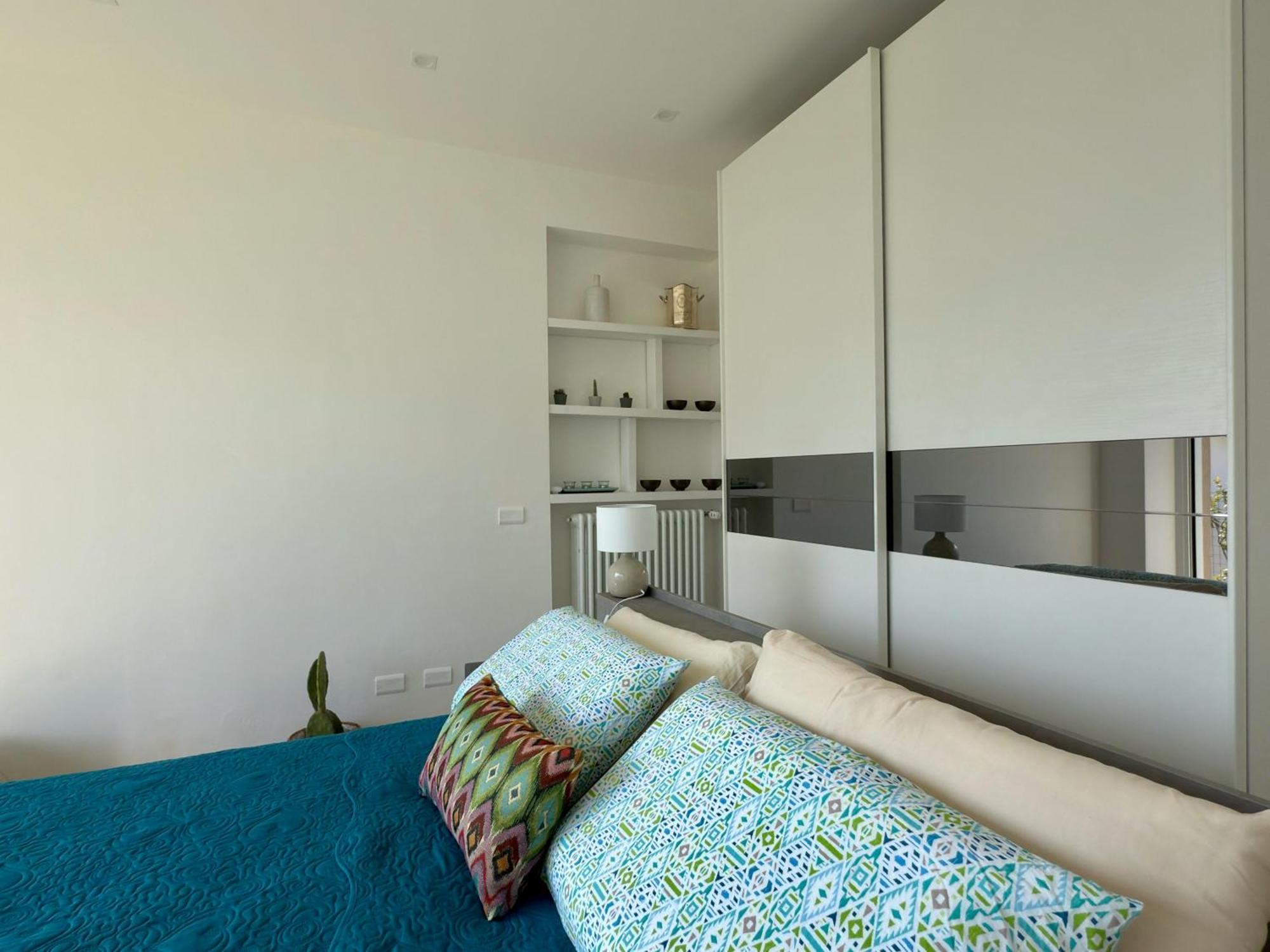 Apartment Elda With Garden And View