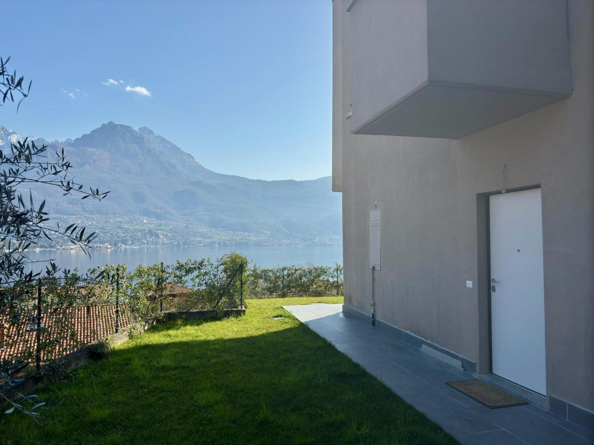 Apartment Elda With Garden And View