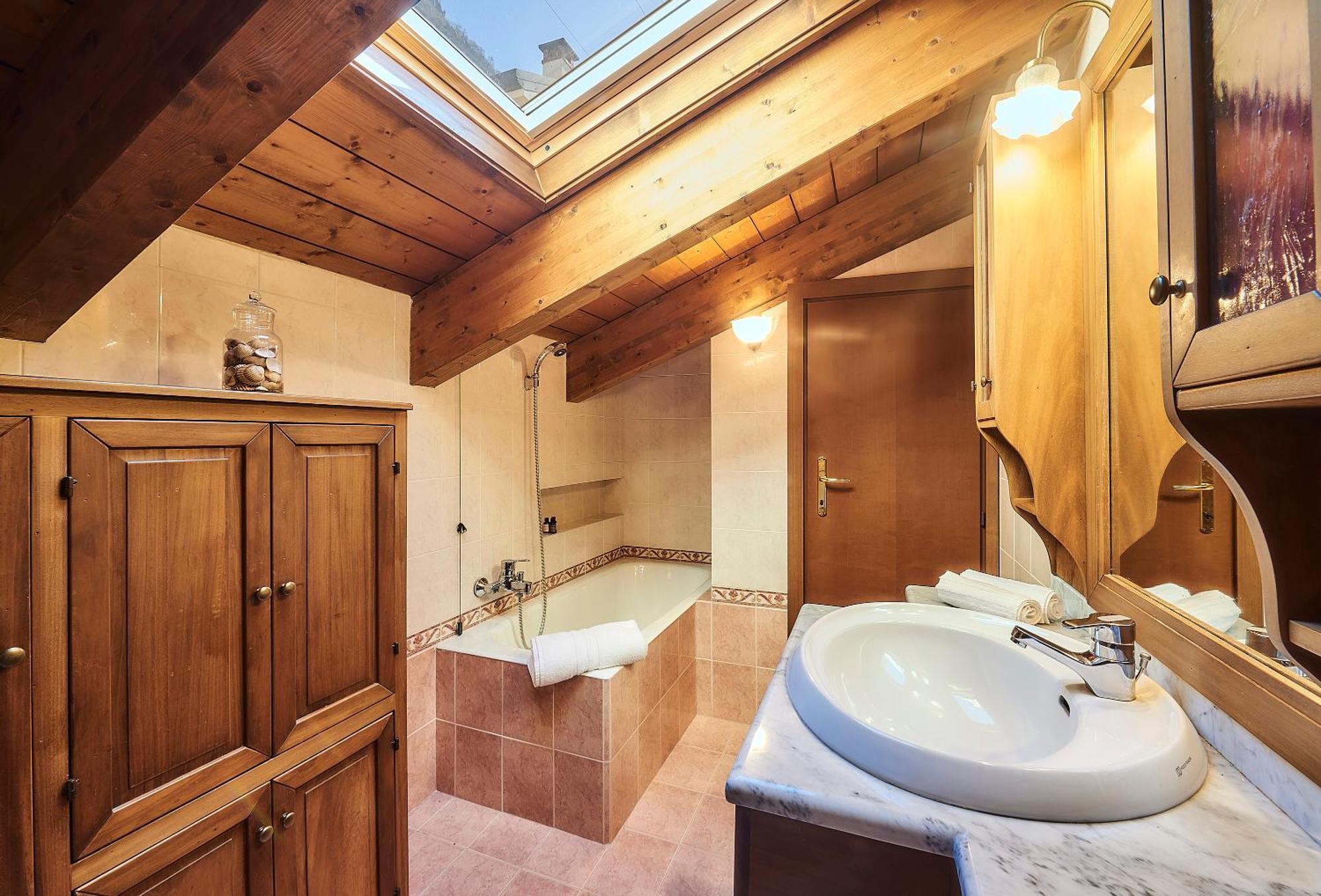 Luxury With View Near Varenna Apartment