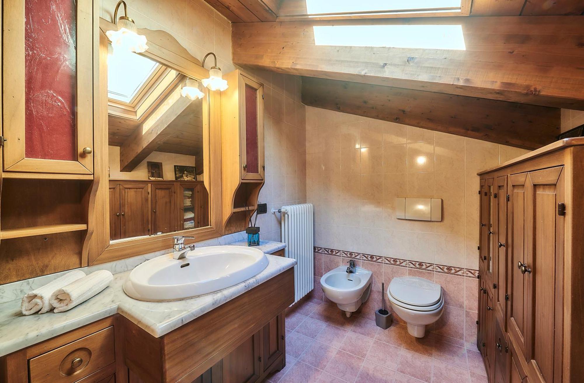 Luxury With View Near Varenna Apartment