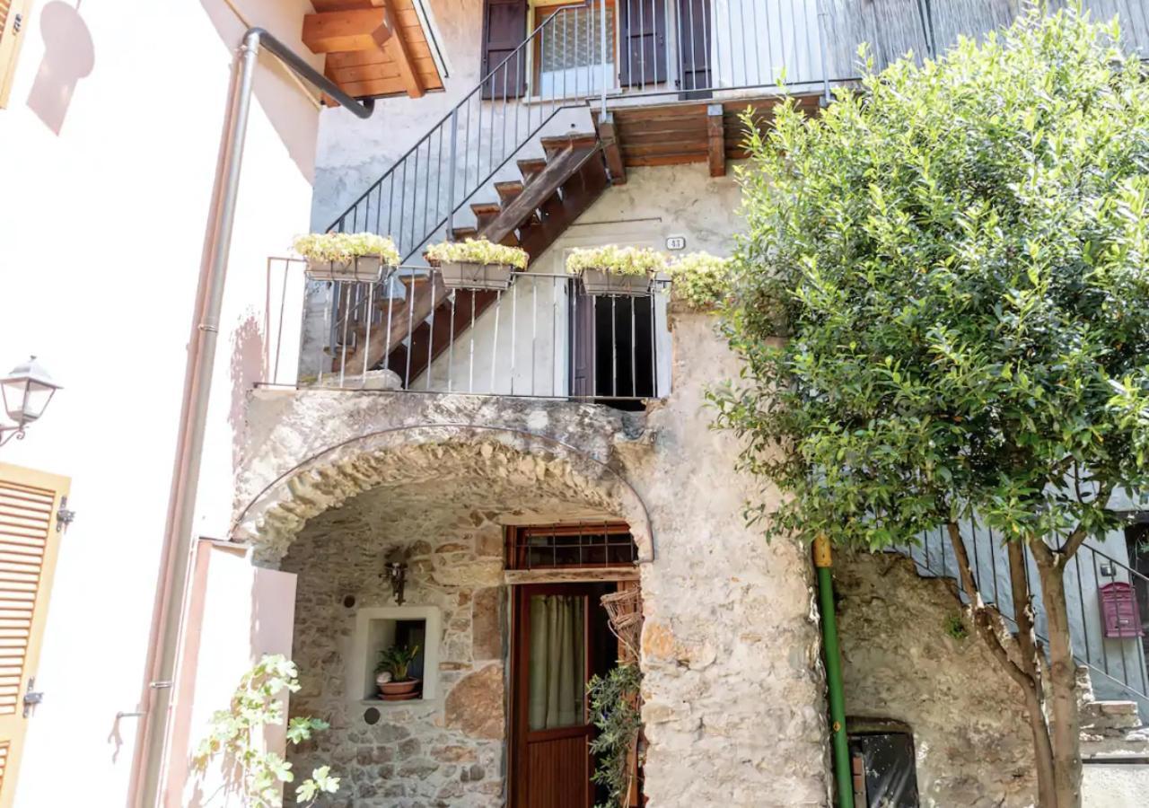 Casa Del Borgo: Immerso Nel A/c Apartment