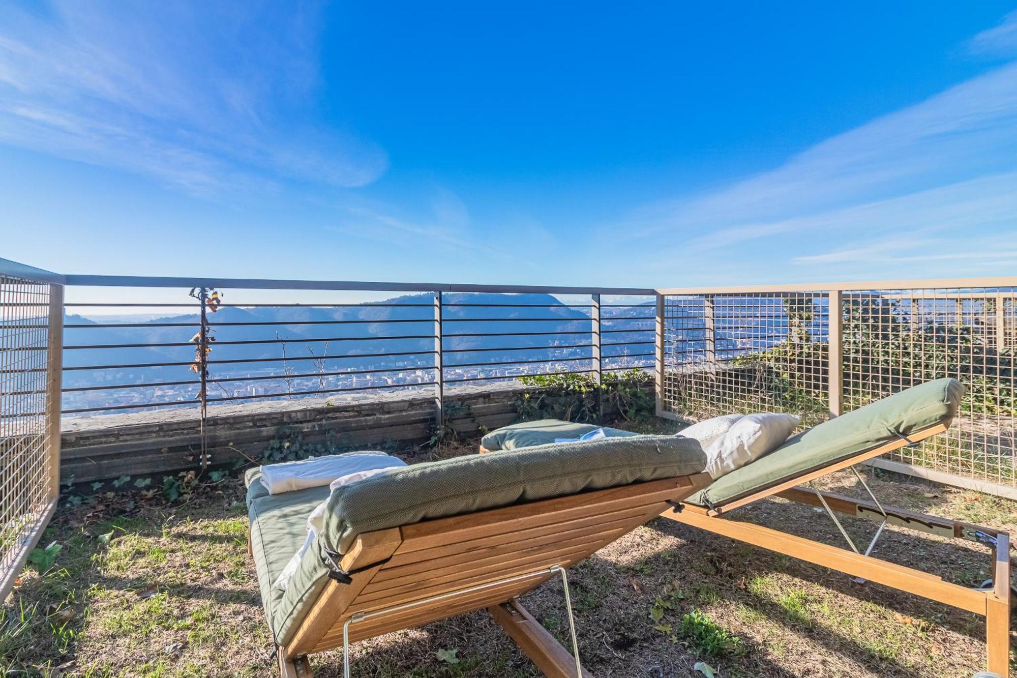 Aurora By Rent Apartment Como