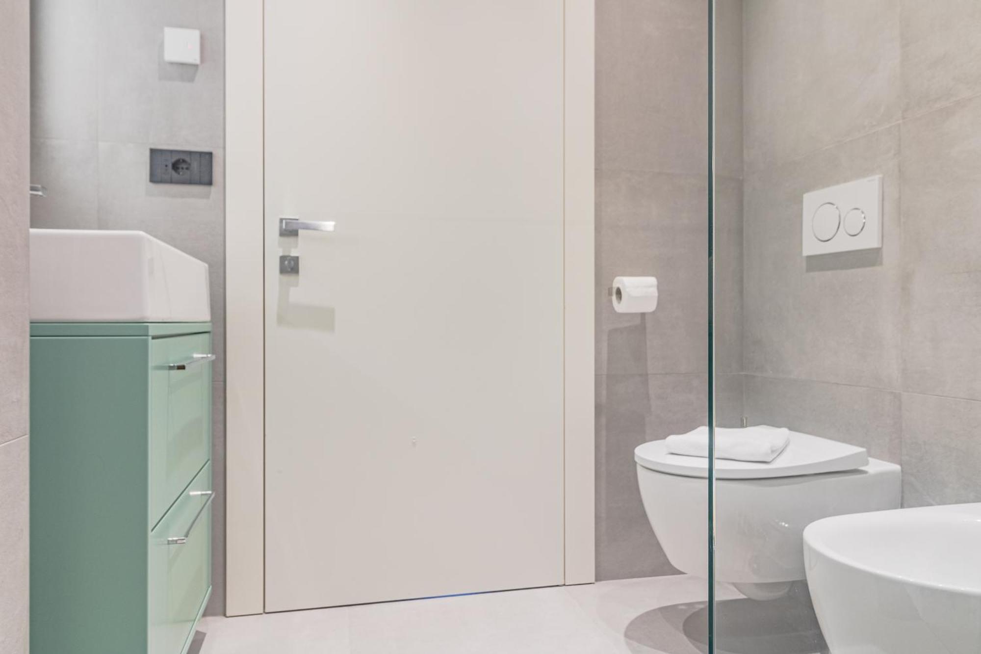 Aurora By Rent Apartment Como