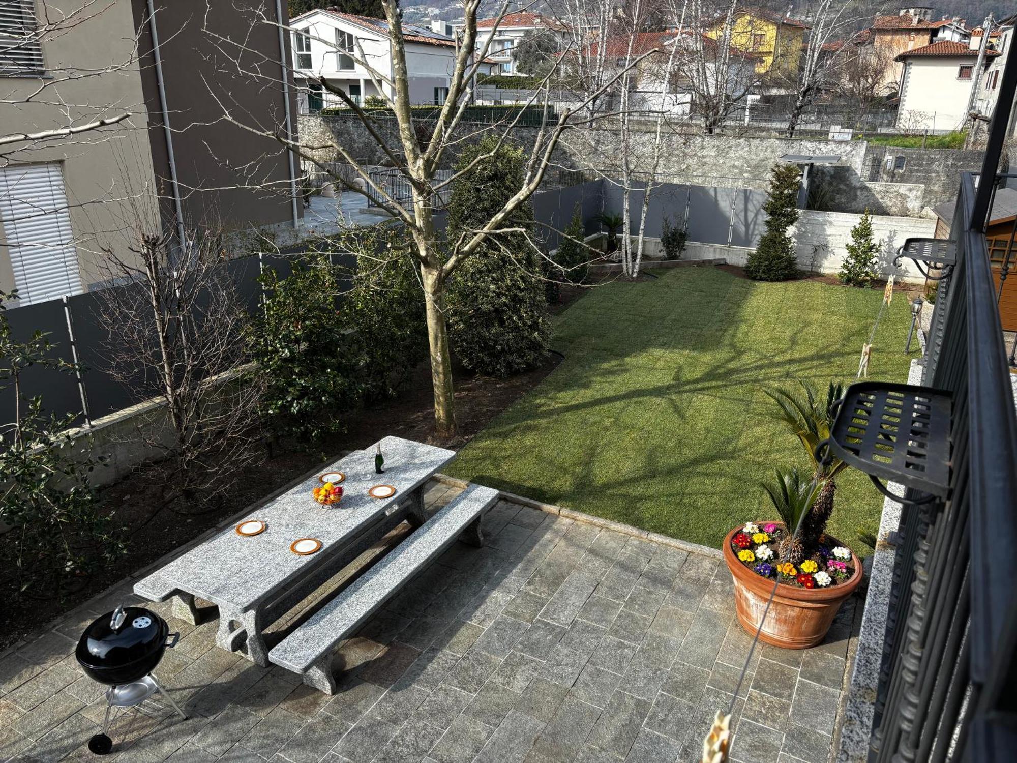 Garden's - Larihome A79 Apartment *