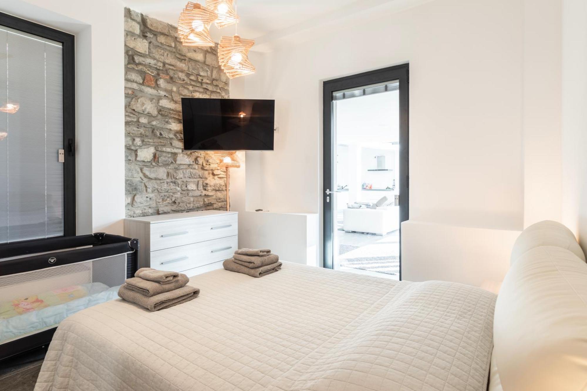 Lumina House - Private Garden & View Villa Torno