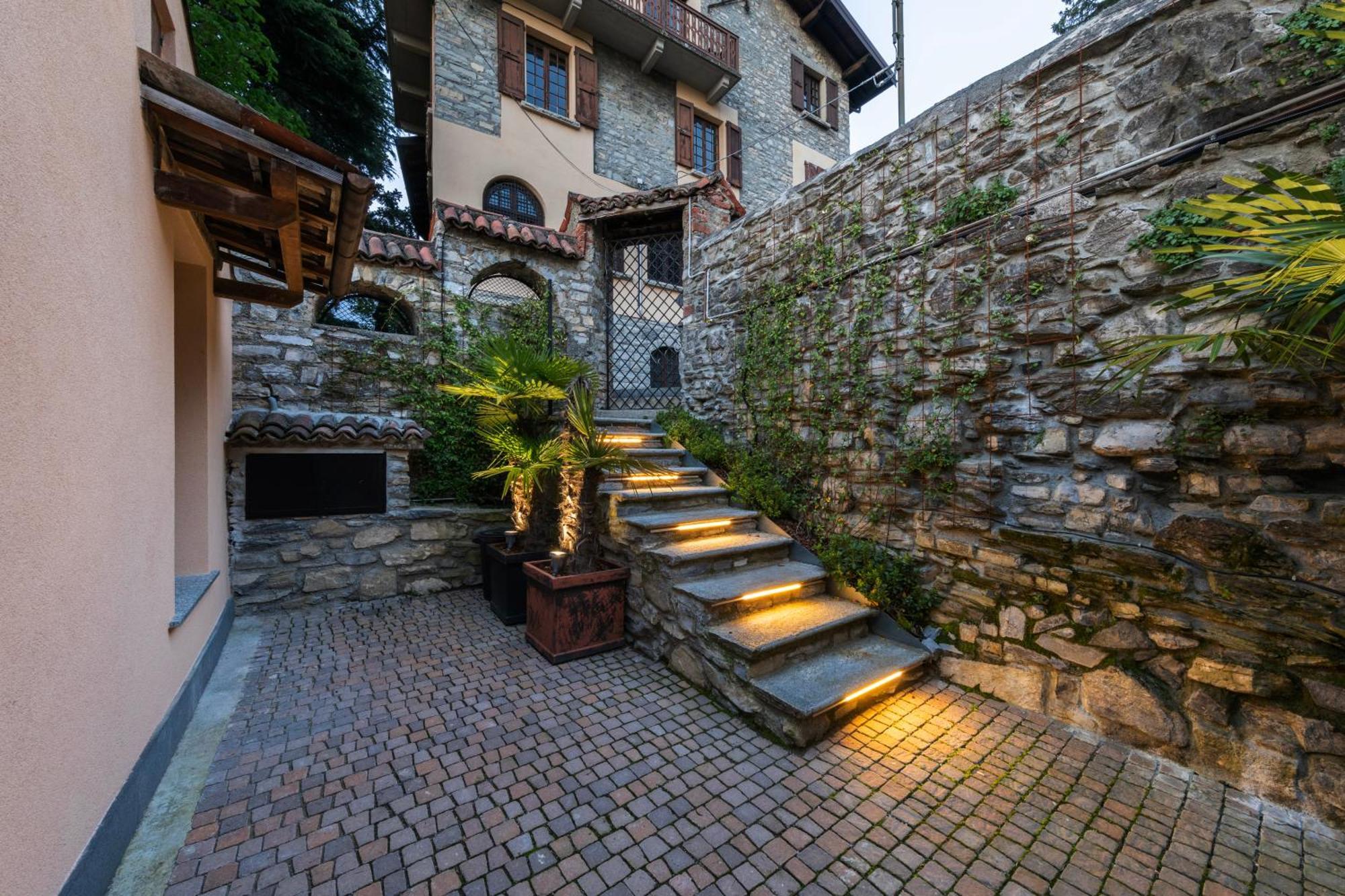 Villa Lumina House - Private Garden & View Torno