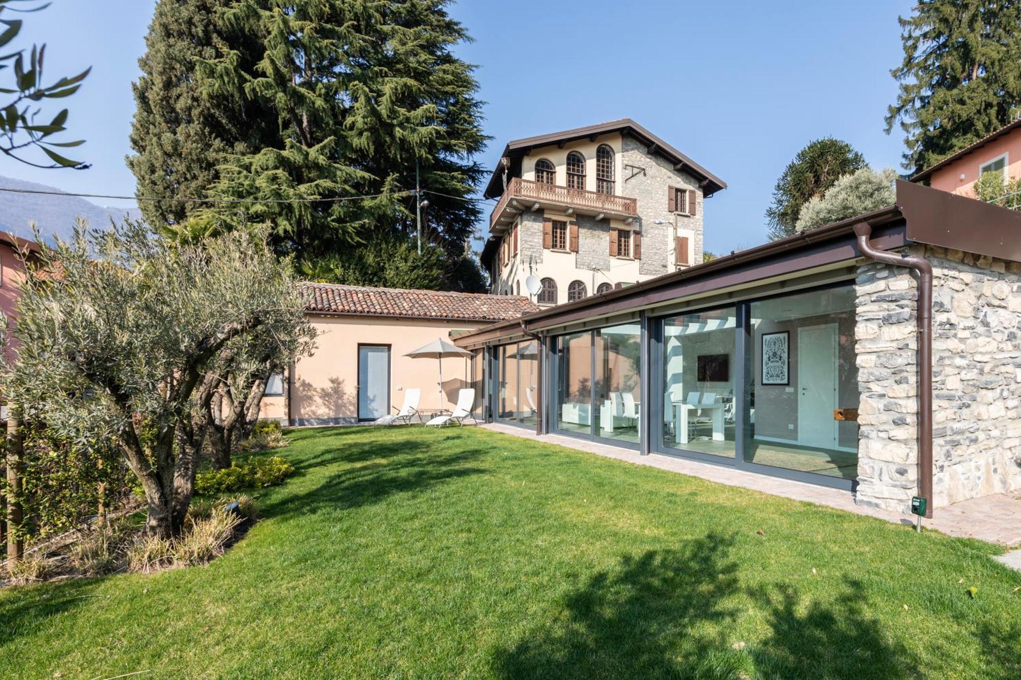 Lumina House - Private Garden & View * Torno