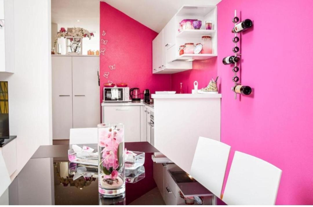 Butterfly Apartment *