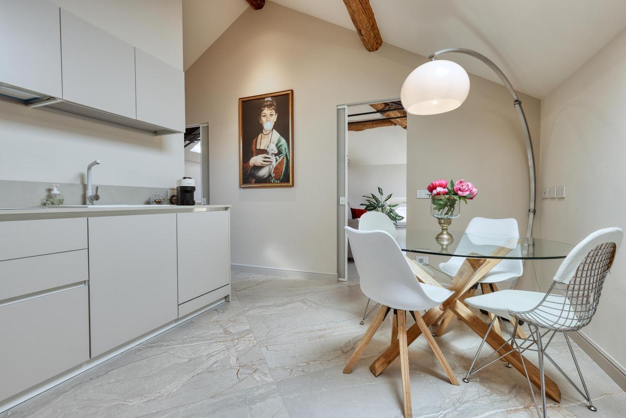 Skyview Apartment *