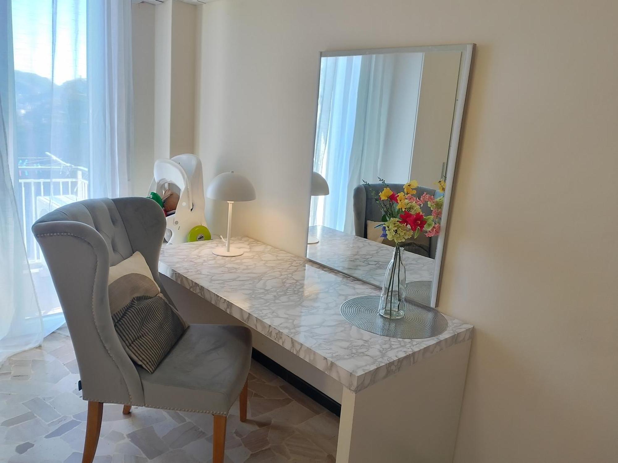 Elizabeth House Apartment *