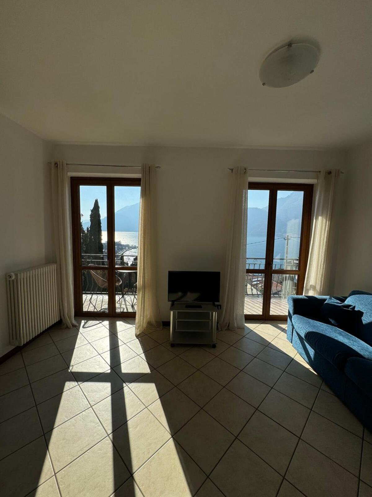 Lucre House, Vista Super Bellano