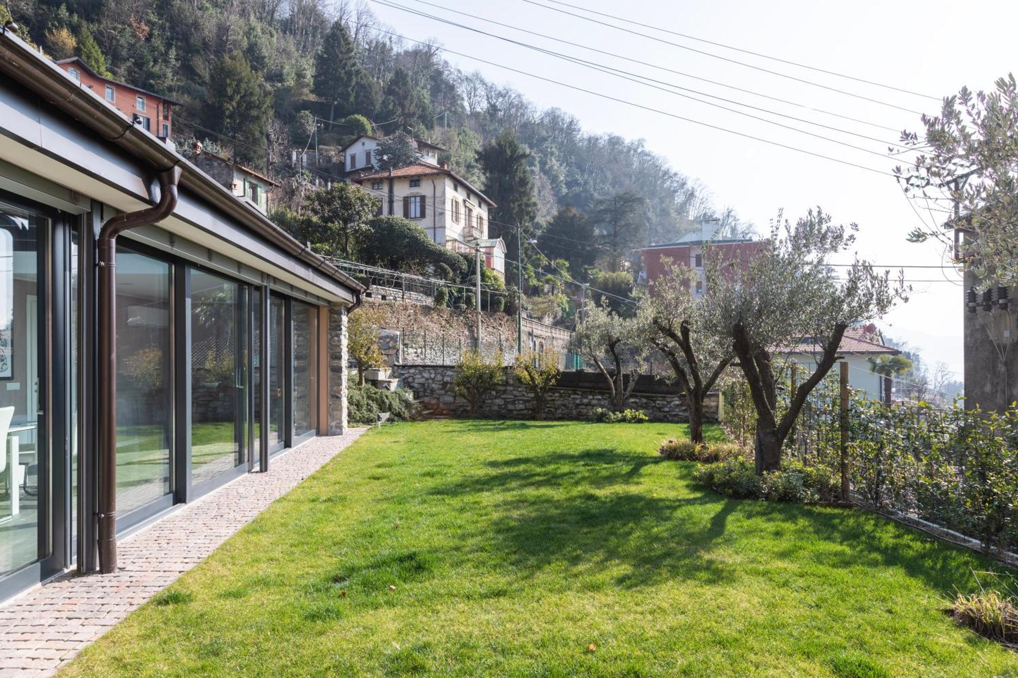 Villa Lumina House - Private Garden & View Torno