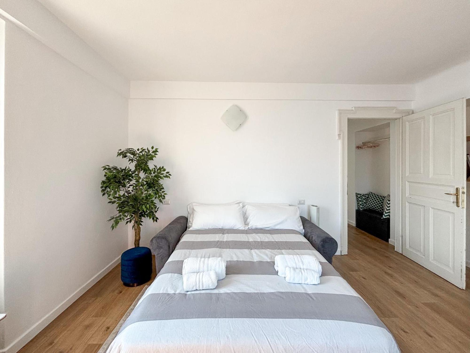 Peroni - View House *