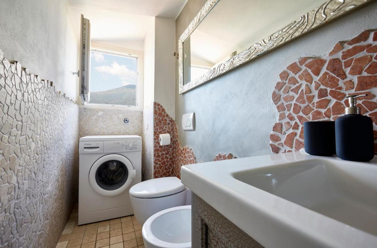 Casa Romantica -terrace 40sqm, Wonderful View * Dervio