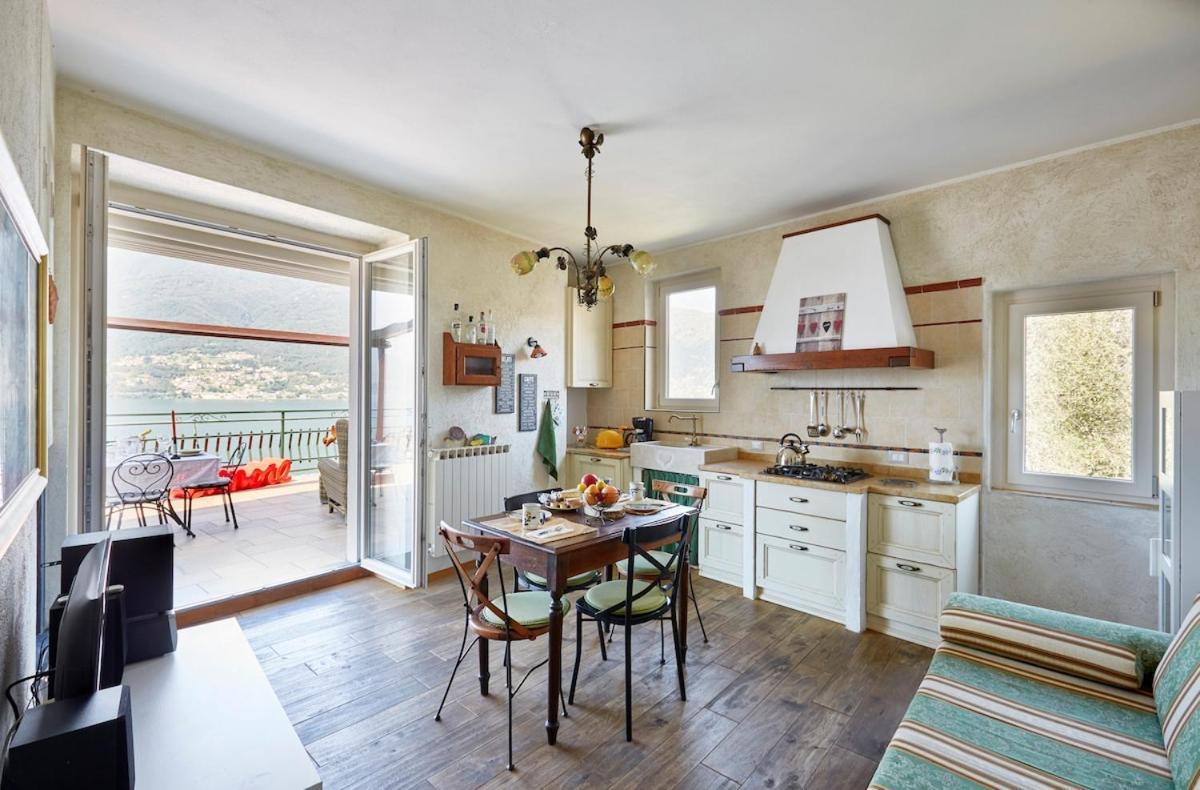 Casa Romantica -terrace 40sqm, Wonderful View Apartment Dervio