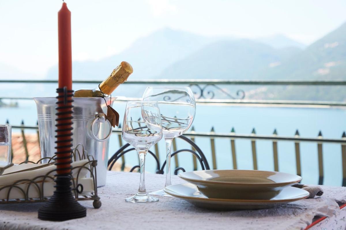 Casa Romantica -terrace 40sqm, Wonderful View Apartment Dervio