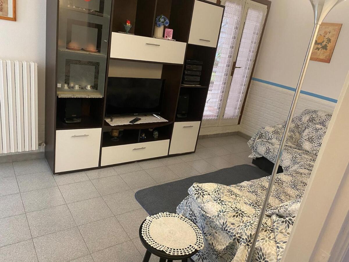 Ca Lina With Private Parking Space Apartment Lecco