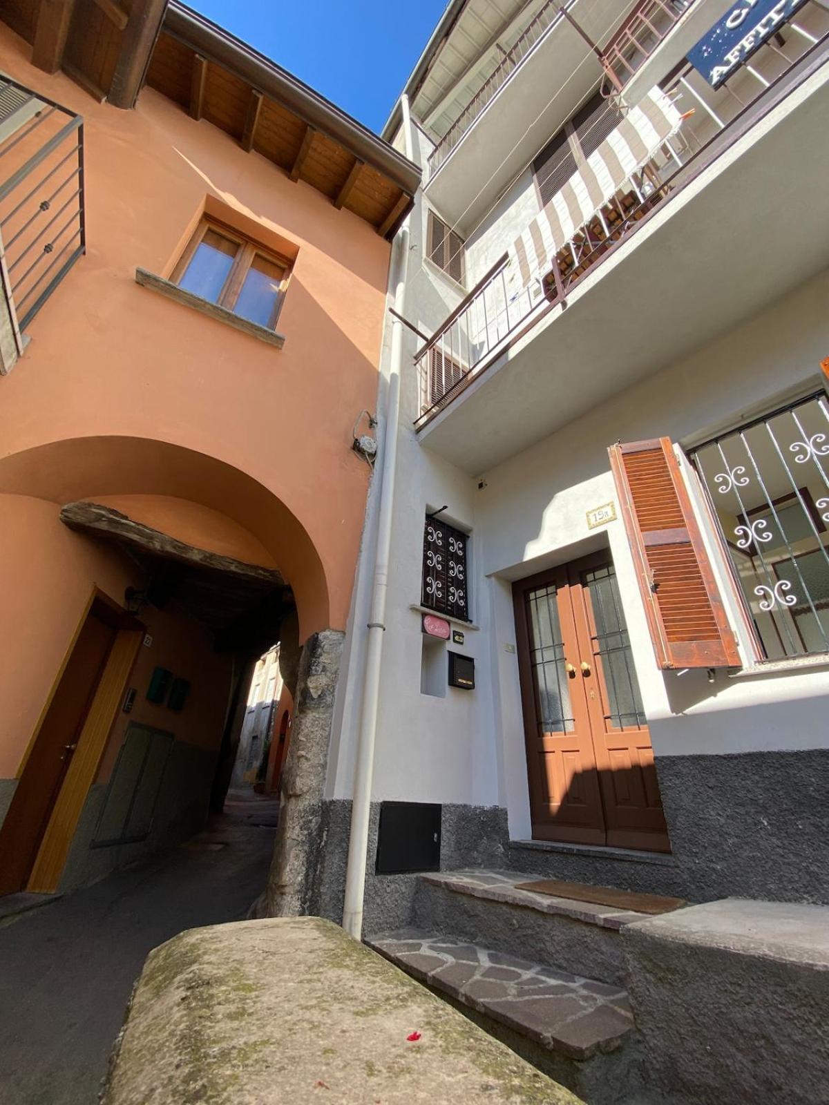 Ca Lina With Private Parking Space Lecco