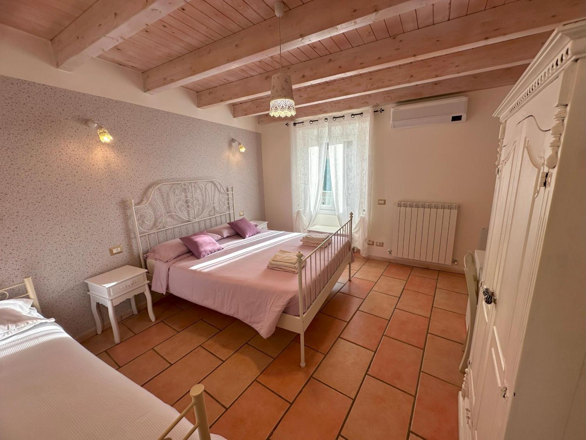 Rocca Dell'innominato Bed & Breakfast *