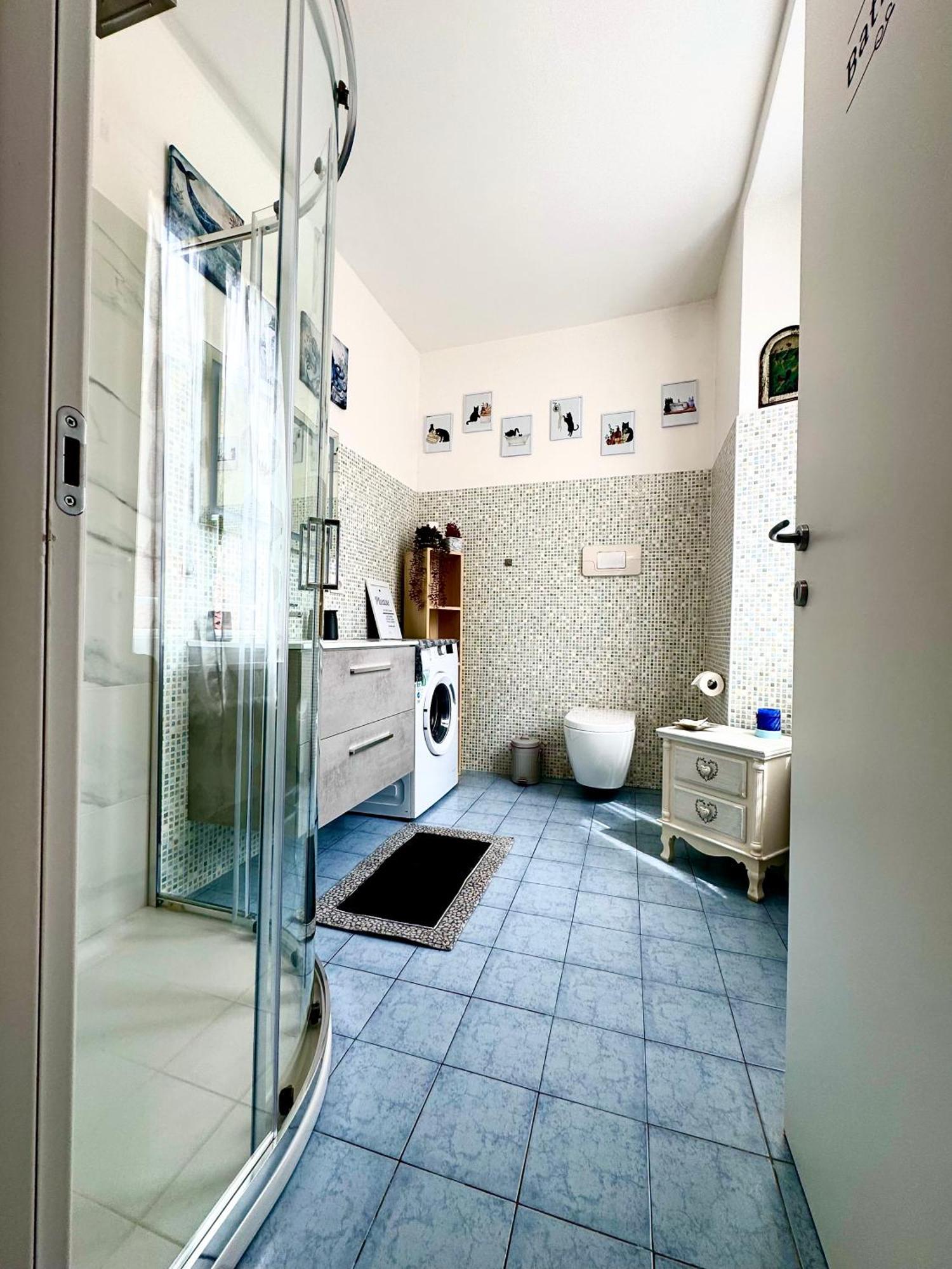 Portatorre Suite, A Charming In The Heart Of Como, Free Private Parking, Air Conditioning & More! Apartment Como