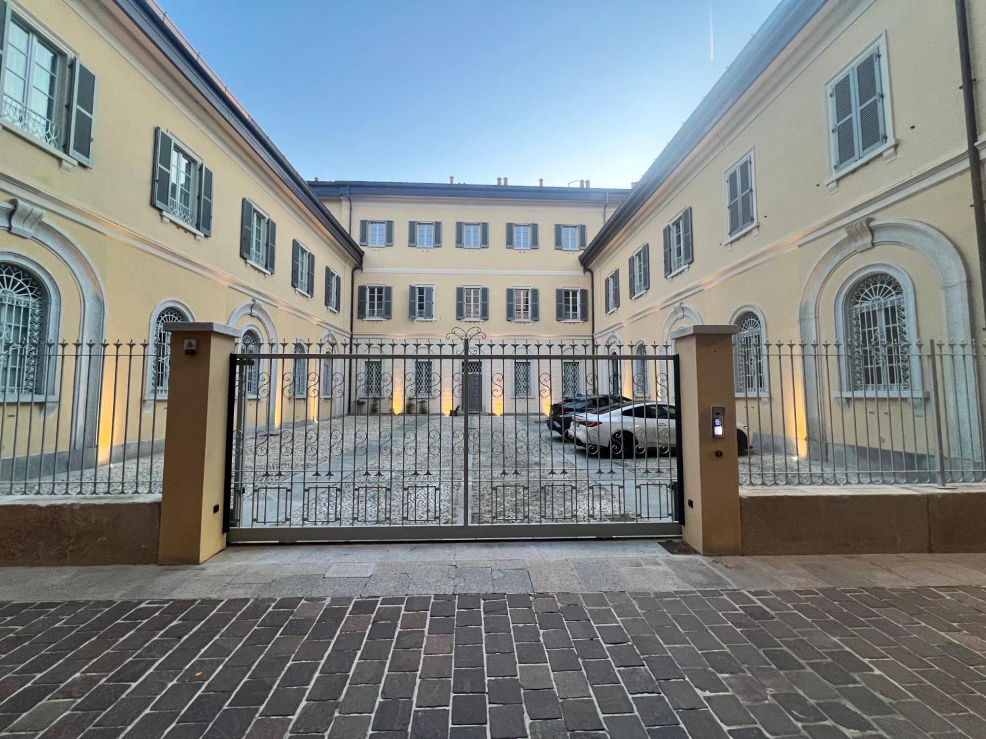 Luca's Luxury Flat In Palazzo Diaz - Center * Como