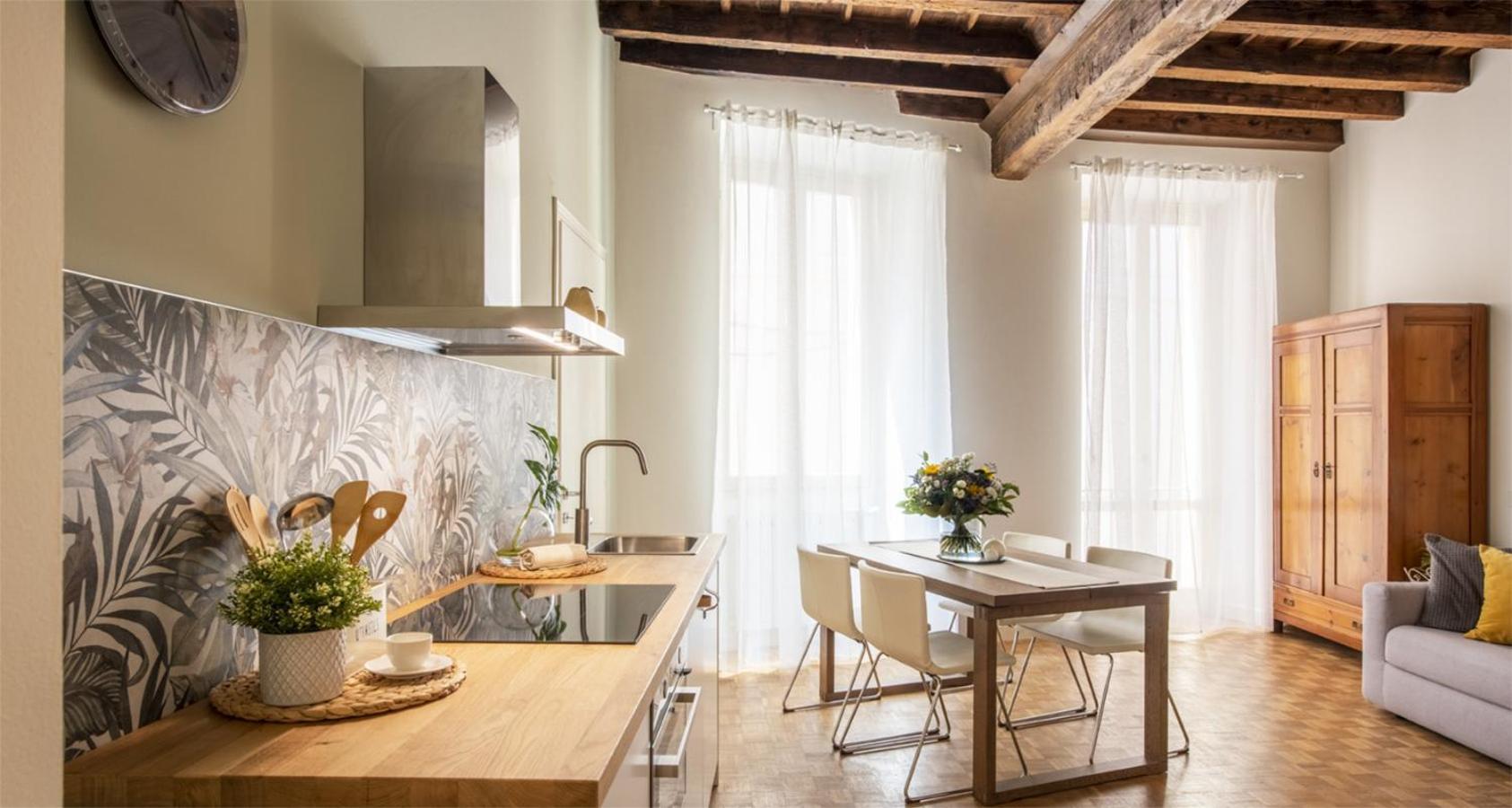 Charming Joivy Flat Next To Duomo Di Apartment Como