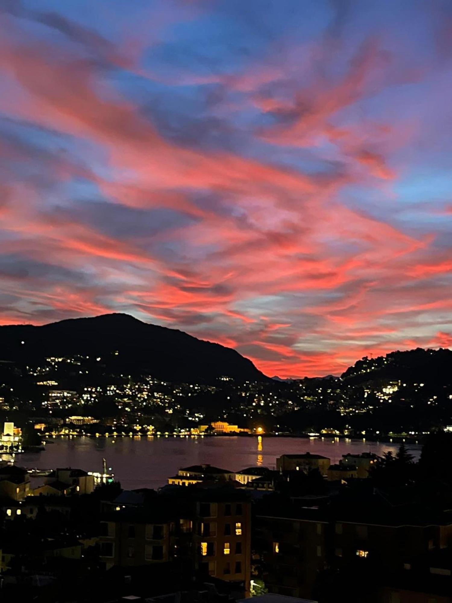 Portatorre Suite, A Charming In The Heart Of Como, Free Private Parking, Air Conditioning & More! Apartment Como