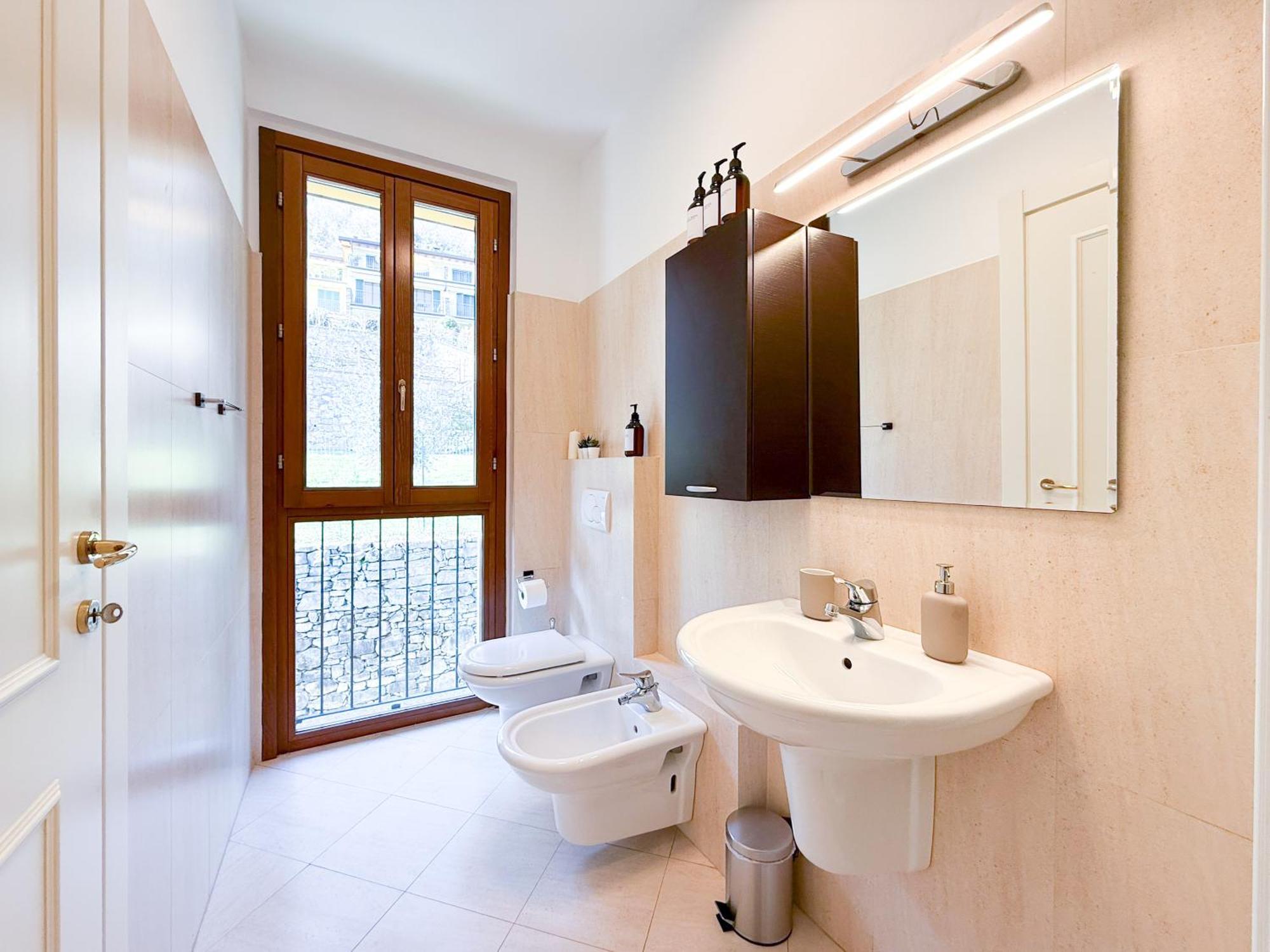 Dimora Larianda - Private Garden, Private Parking Holiday home