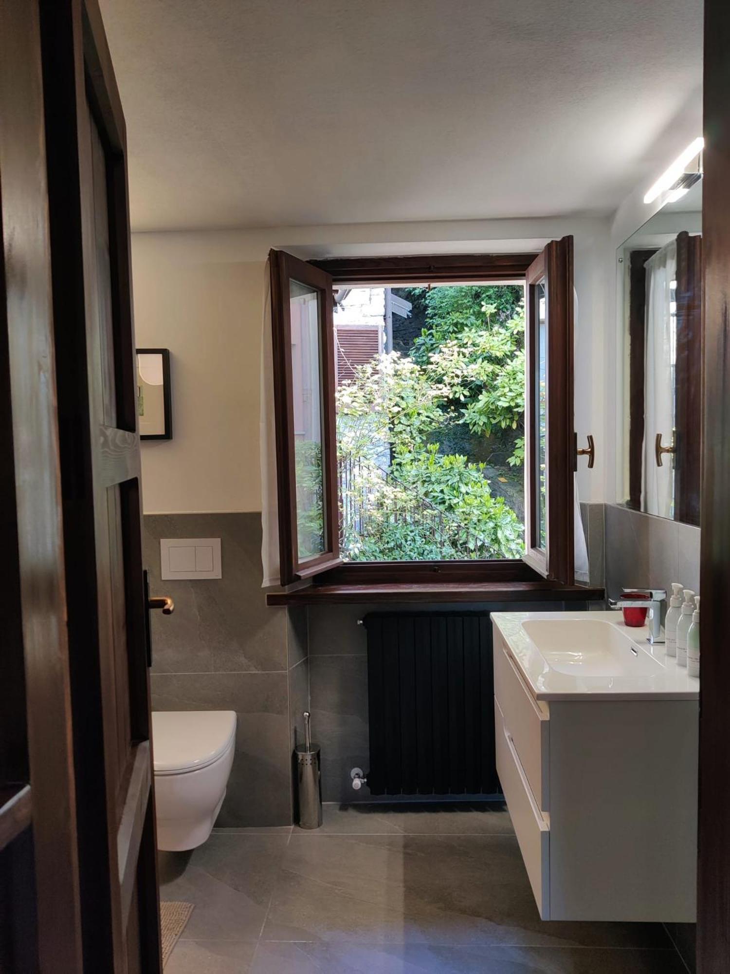 Window On The Varenna