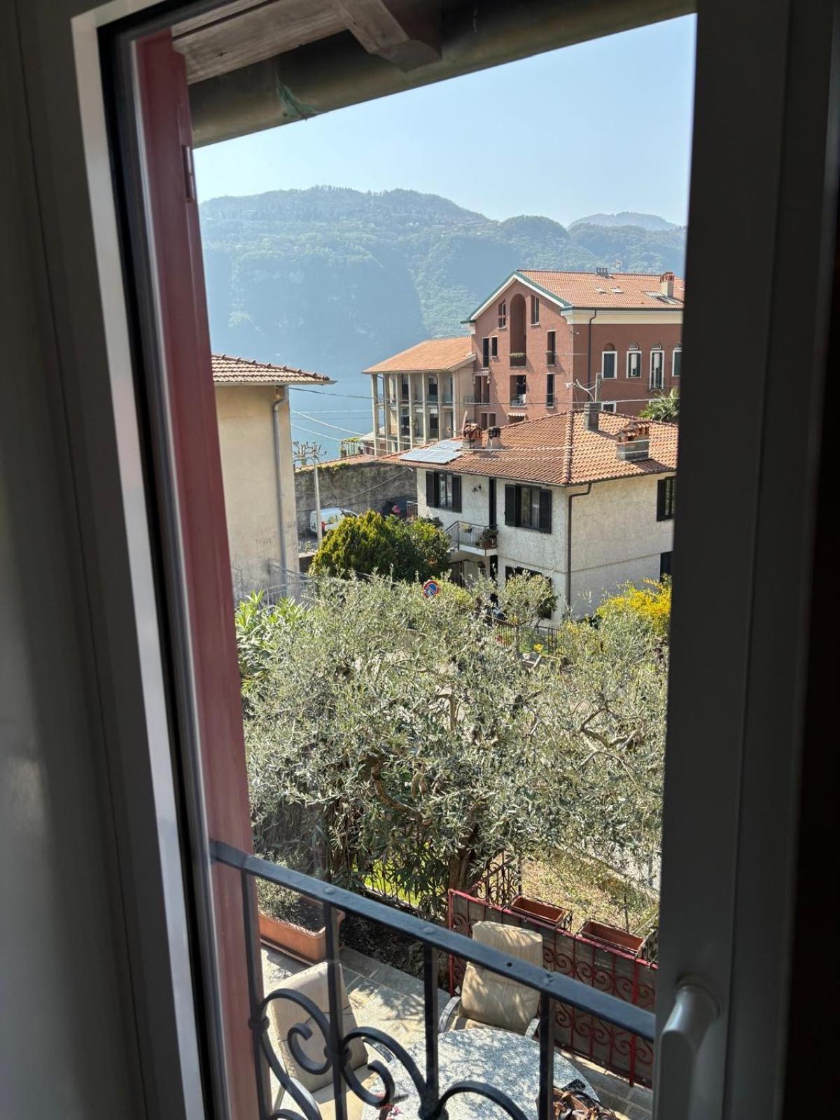 Casa vacanze Ester Lakehouse, Graziosa Casa Indipendente Lierna