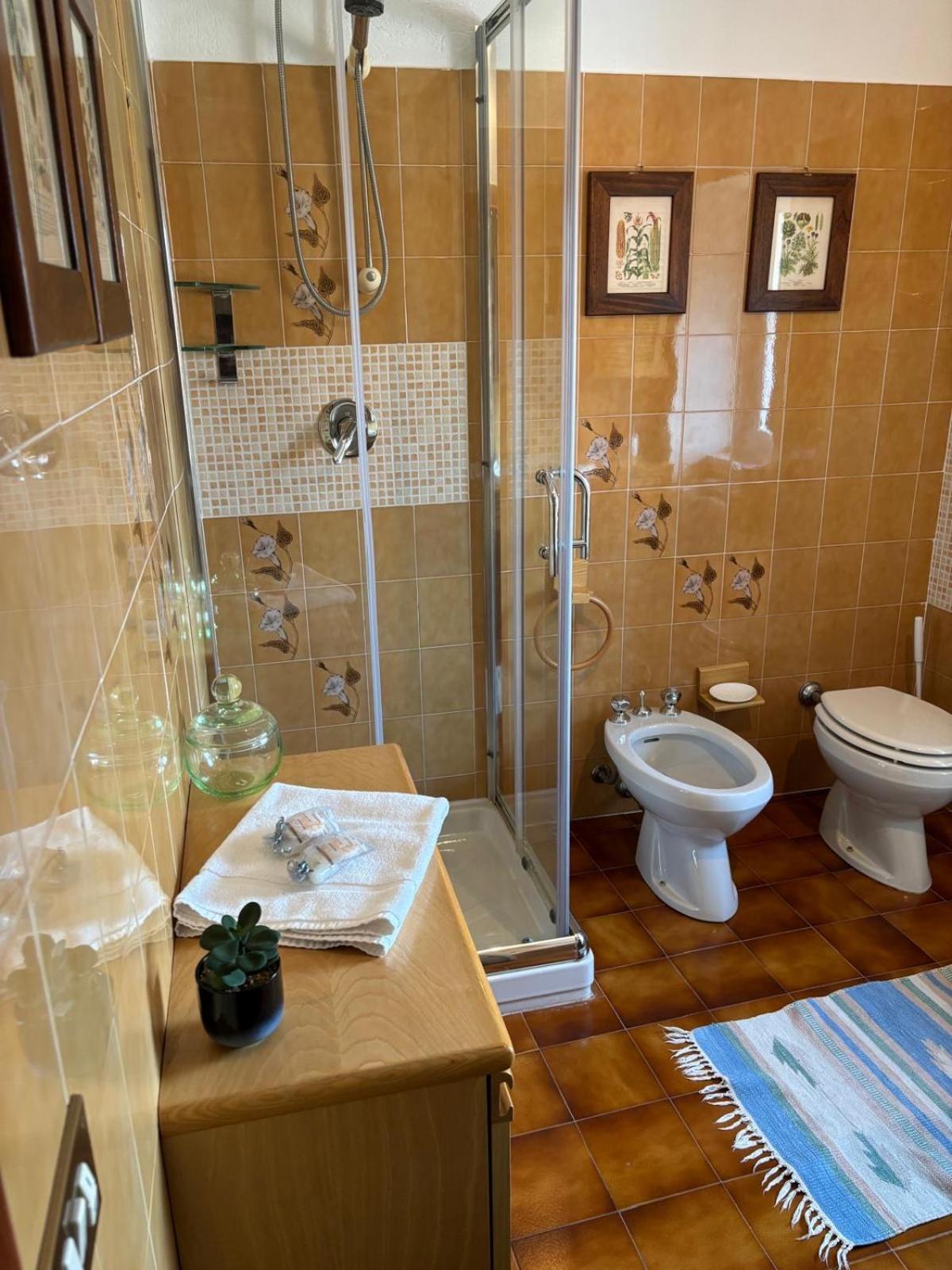 Casa vacanze Ester Lakehouse, Graziosa Casa Indipendente *