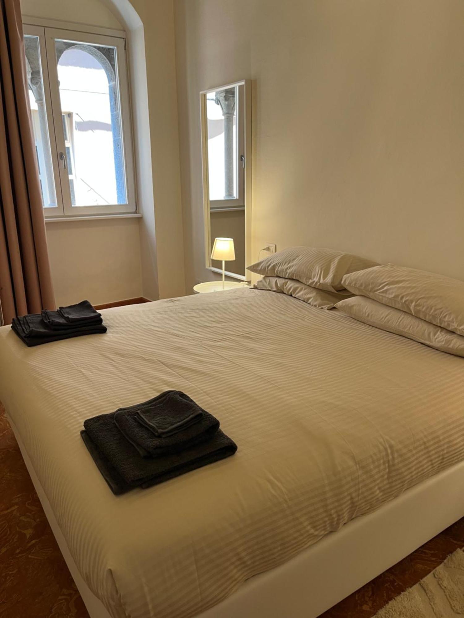Apartment La Dama Finestra In Centro Como