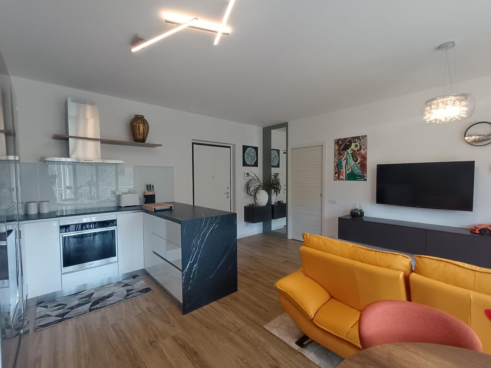 N 5 - Luxury * Como