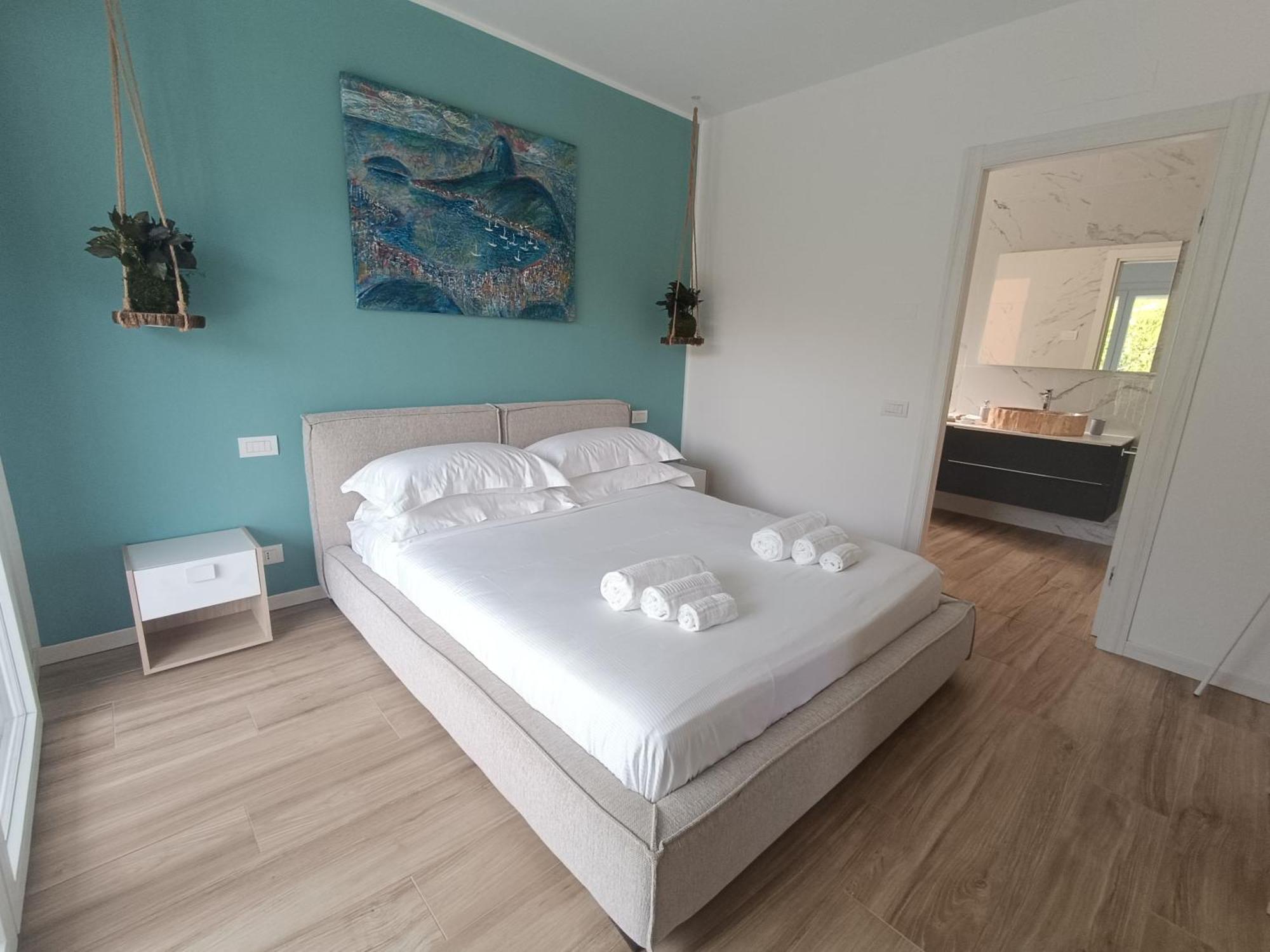 N 5 - Luxury Apartment Como