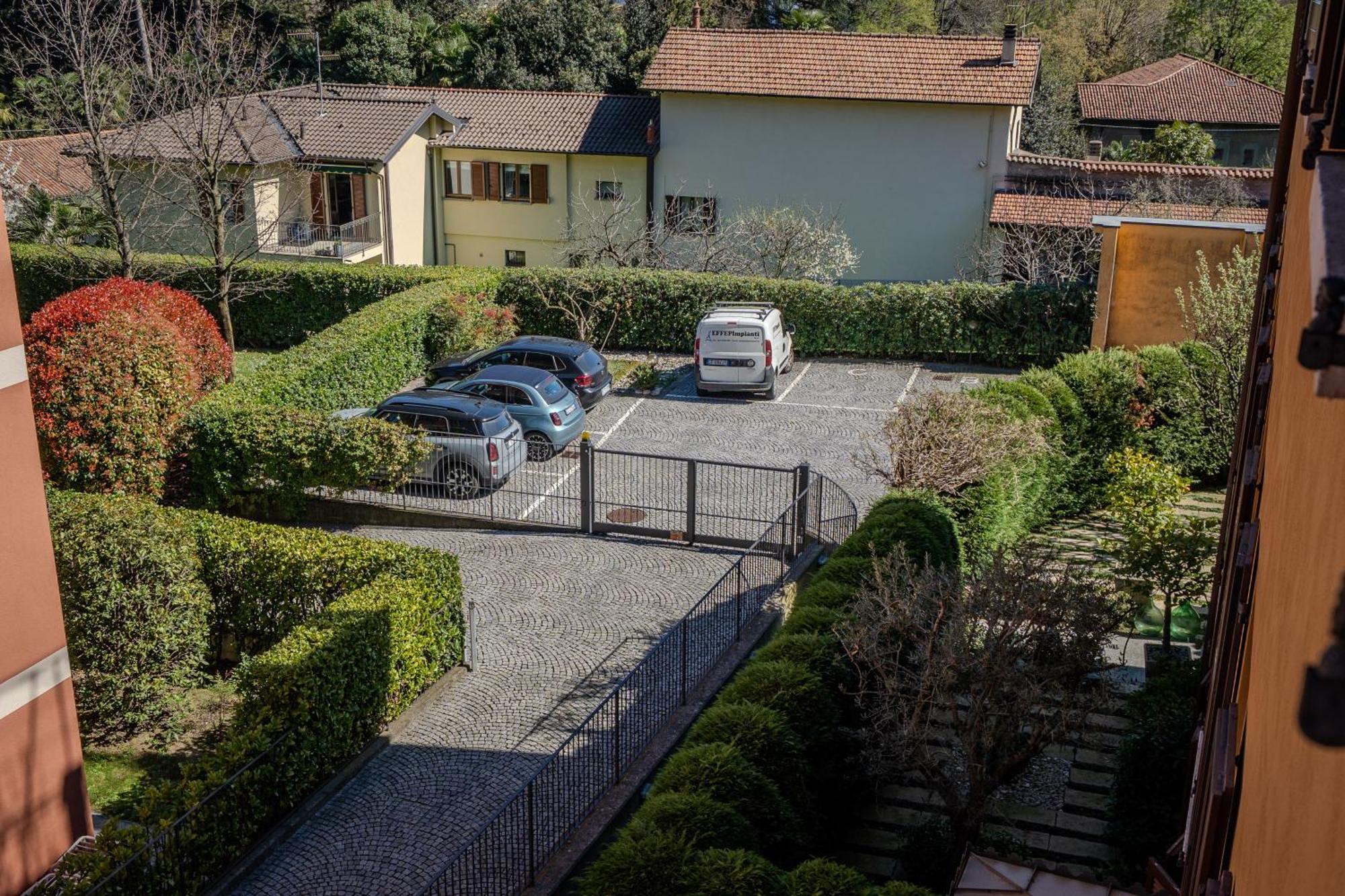 Greenlake & Parking * Como
