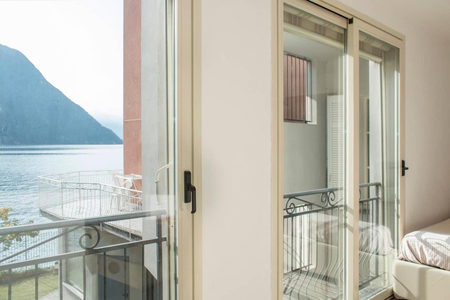 Wonderful On Lakeside Apartment